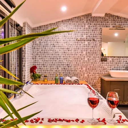 5 Bedroom 7353 Vila