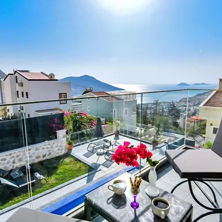 5 Bedroom 7353 Vila Kalkan