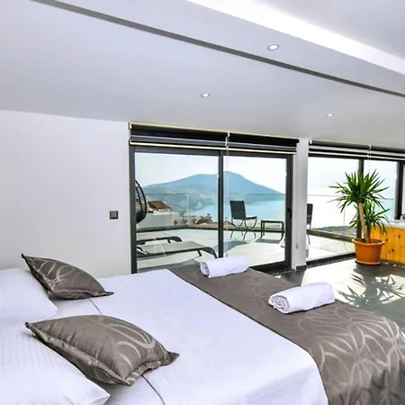 Villa 5 Bedroom 7353 Kalkan