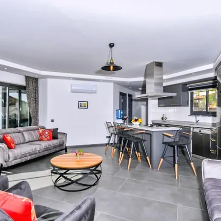 5 Bedroom 7353 Villa