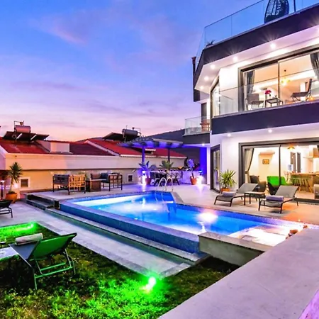 5 Bedroom 7353
