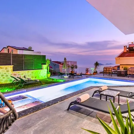 Villa 5 Bedroom 7353